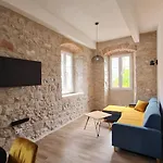 Calico Apartment's